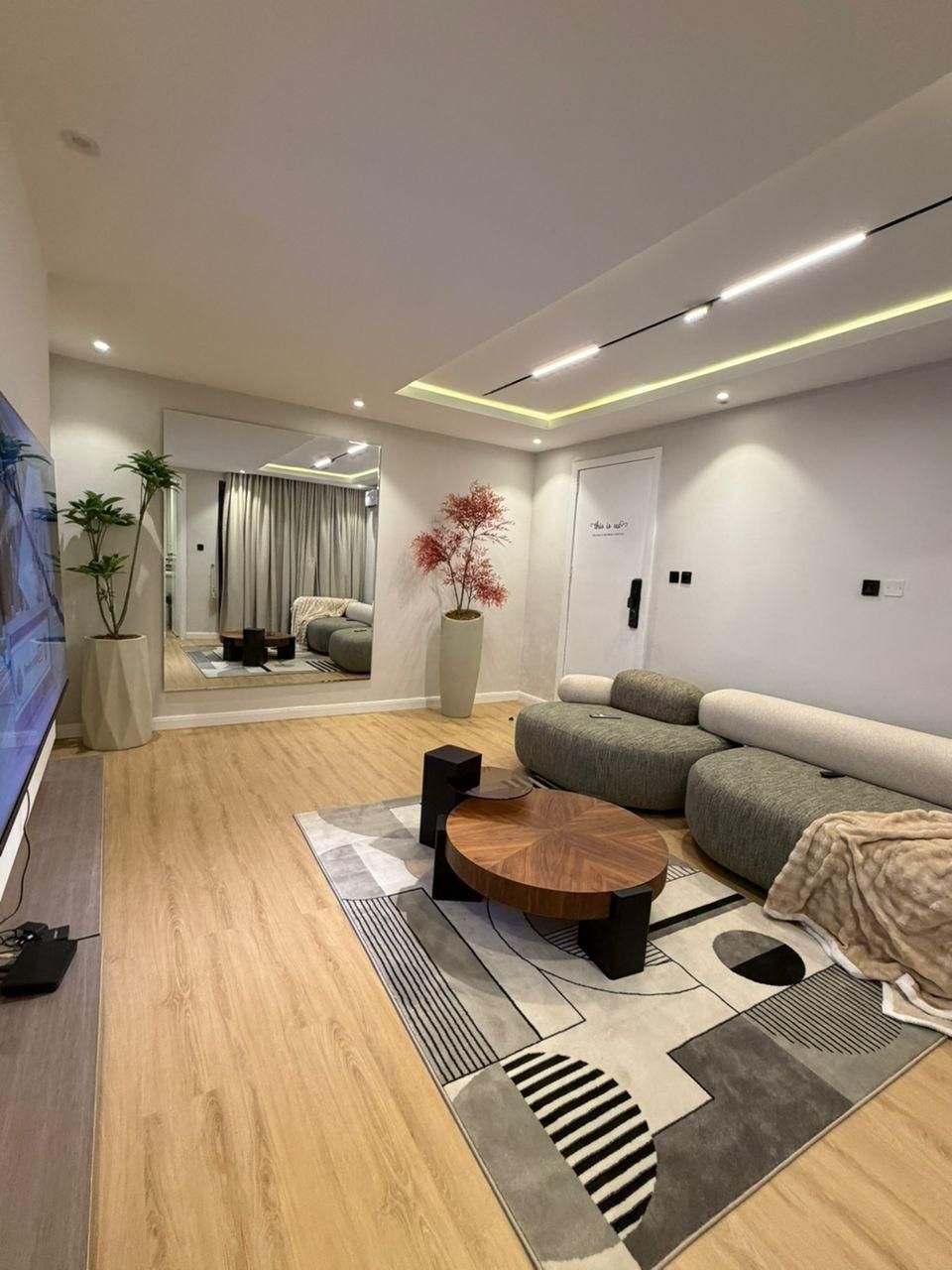 Luxury 1-Bedroom Apartment — tour 5