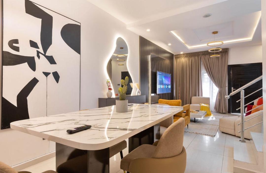 Luxury 4-Bedroom Duplex — photo 3