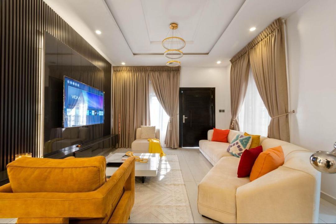 Luxury 4-Bedroom Duplex — tour 8