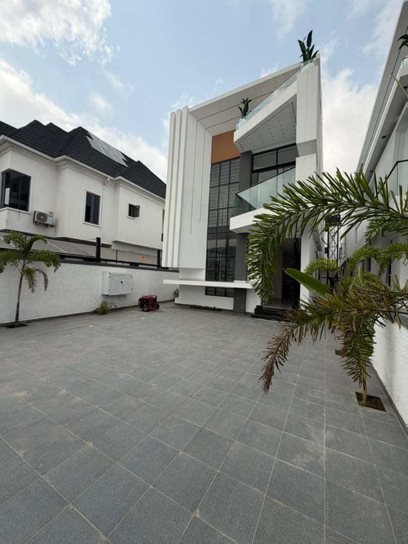 Luxury 5-Bedroom Fully Detached Duplex — photo 2