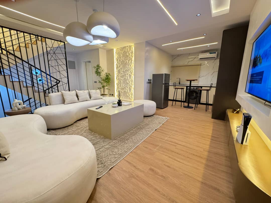 3-Bedroom Terrace Duplex — tour 2