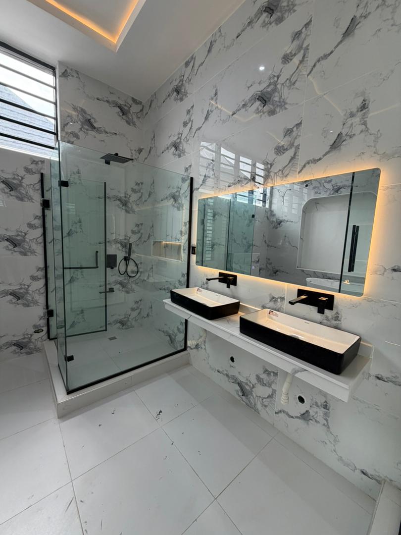 Luxury 5-Bedroom Fully Detached Duplex — tour 2
