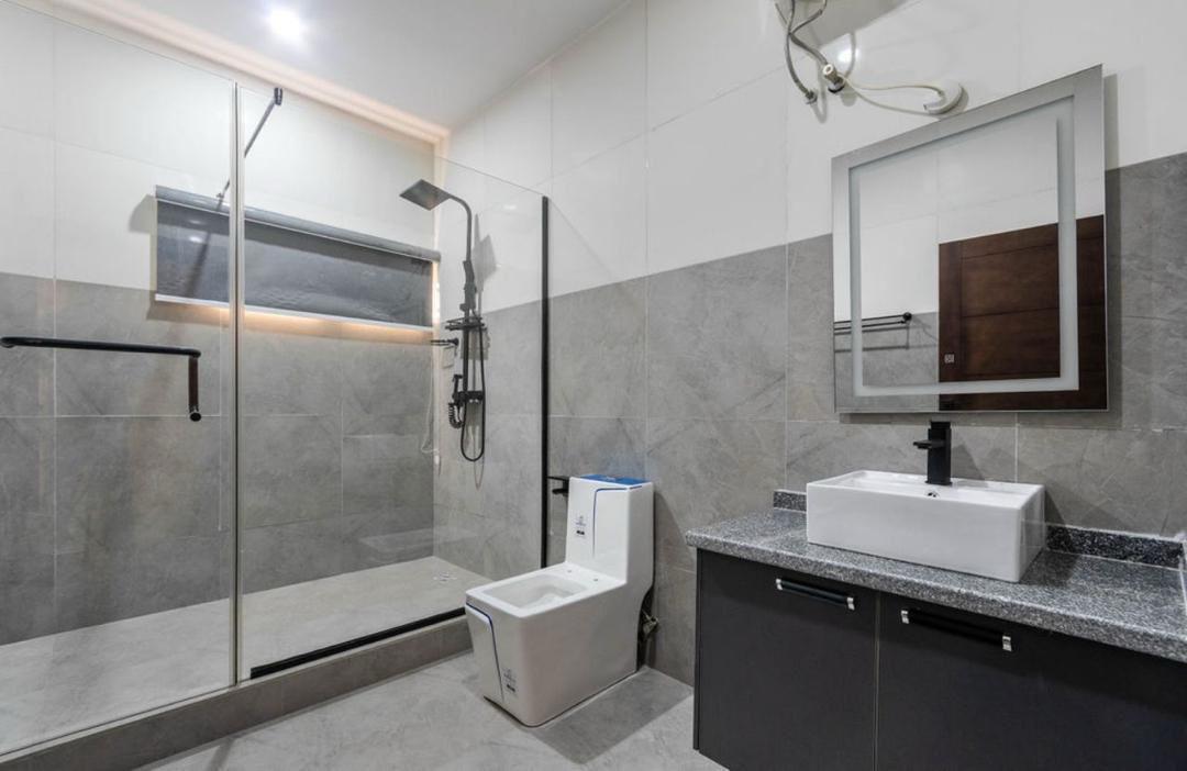 Luxury 4-Bedroom Duplex — photo 2