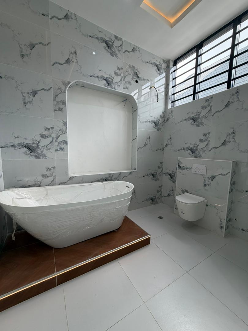 Luxury 5-Bedroom Fully Detached Duplex — photo 4