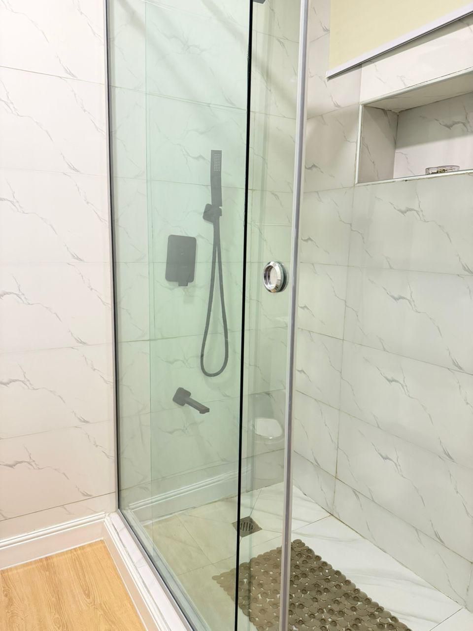 Luxury 1-Bedroom Apartment — tour 8