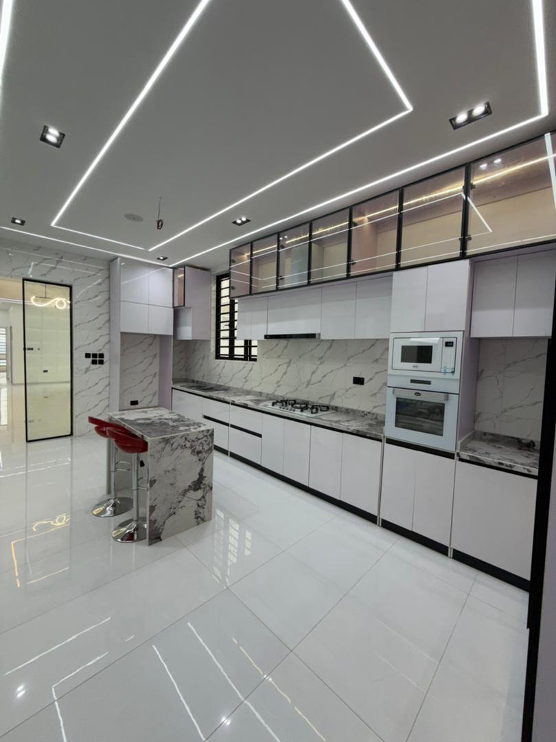Luxury 5-Bedroom Fully Detached Duplex — tour 1