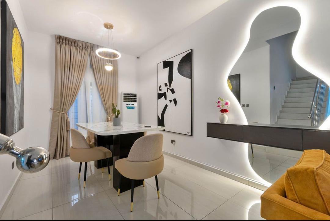 Luxury 4-Bedroom Duplex — tour 1