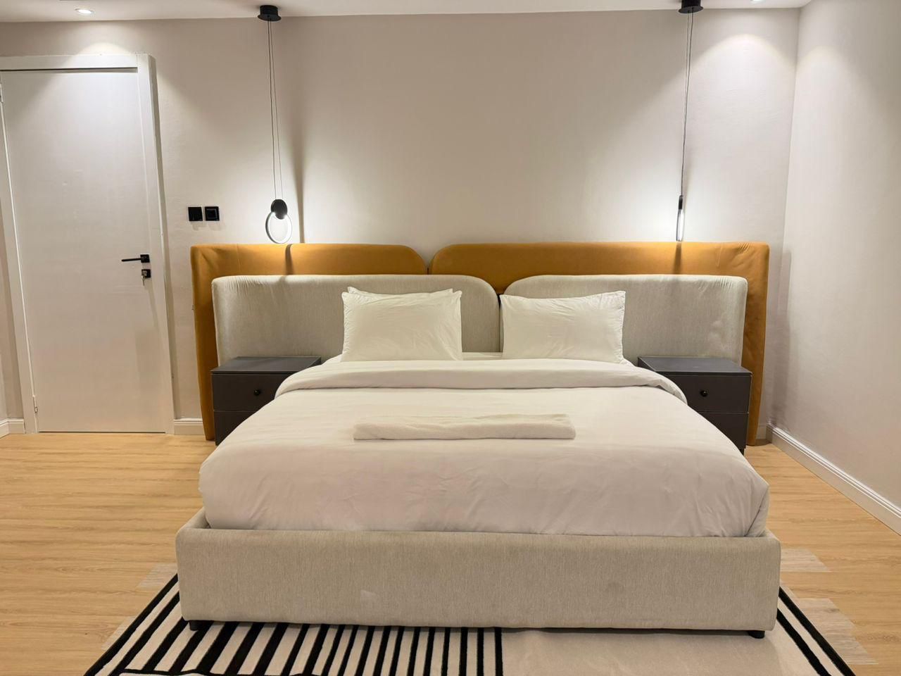Luxury 1-Bedroom Apartment — tour 7