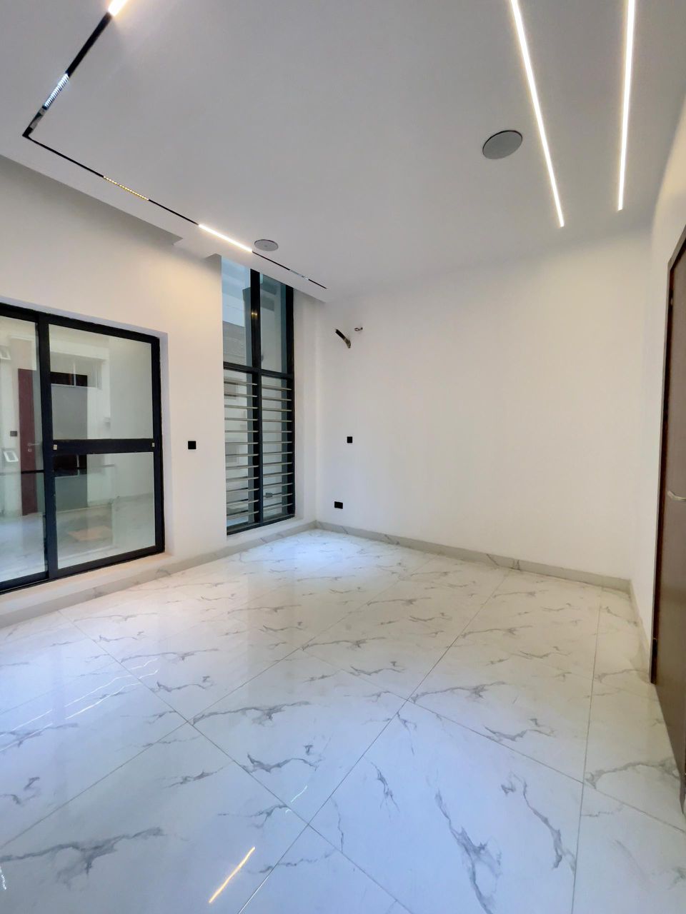 Luxury 4-Bedroom Smart Home — photo 5