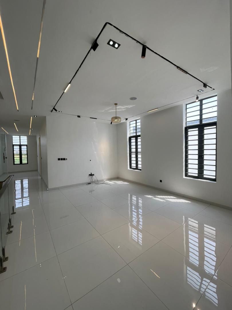 5-Bedroom Detached Duplex — tour 1